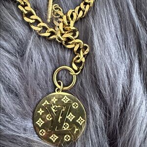Gold Chain Necklace with Pendant 18”